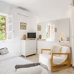 Dominique & Carlos Place 아파트