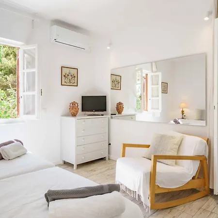 Dominique & Carlos Place Apartment