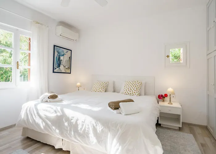 Dominique & Carlos Place * Mykonos Town